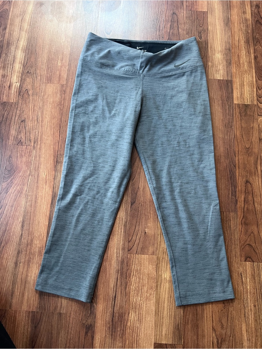 Nike Legendary Dri-FIT Capri Leggings Women’s M Gray Cropped Running Yoga